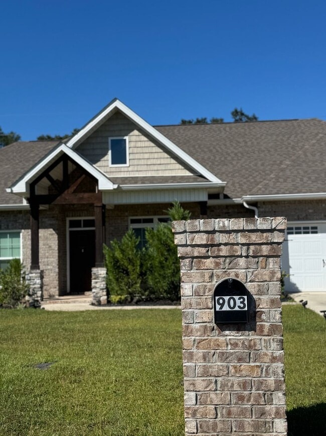 Building Photo - 903 Homestead Way