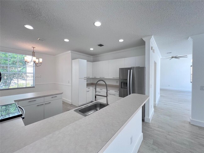 Building Photo - 725 NW 156th Ave