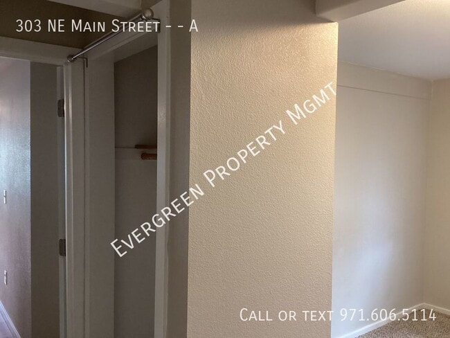 Building Photo - Quaint 2 Bdrm, 1 Bth located in the heart ...
