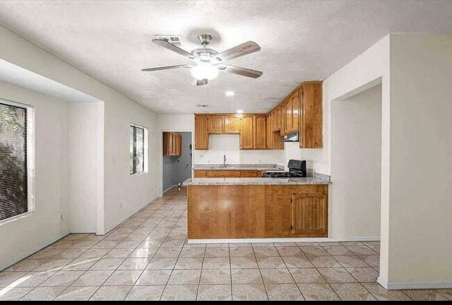 Building Photo - 1241 East Ave