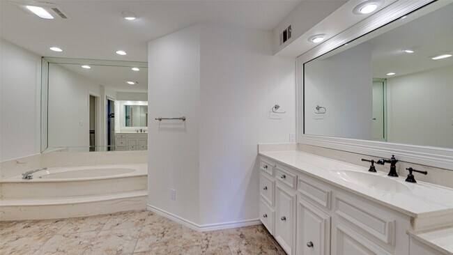 Building Photo - 5818 Orchid Ln