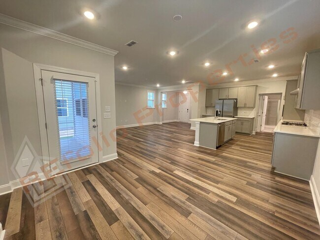 Building Photo - Beautiful 4 Bedroom 3 Bath with 1st FL Guest Suite and High-Speed Internet Home in Edge of Auburn...