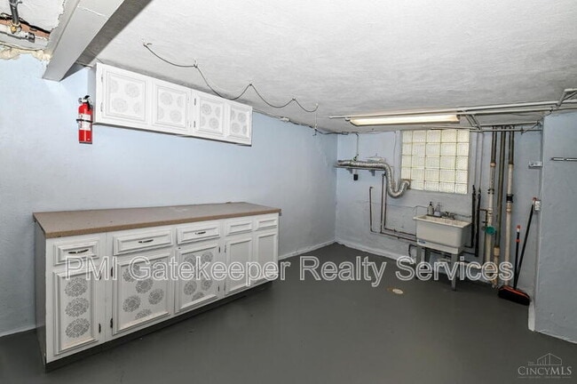 Building Photo - 5618 Leumas Rd