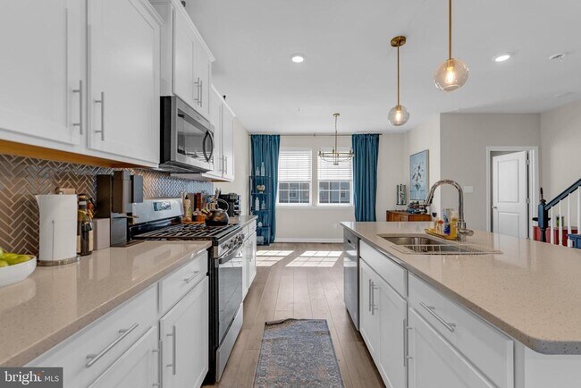 Building Photo - 8805 Mimosa Ave