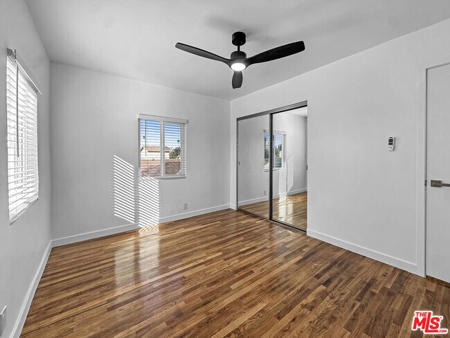 Building Photo - 211 E 81st St