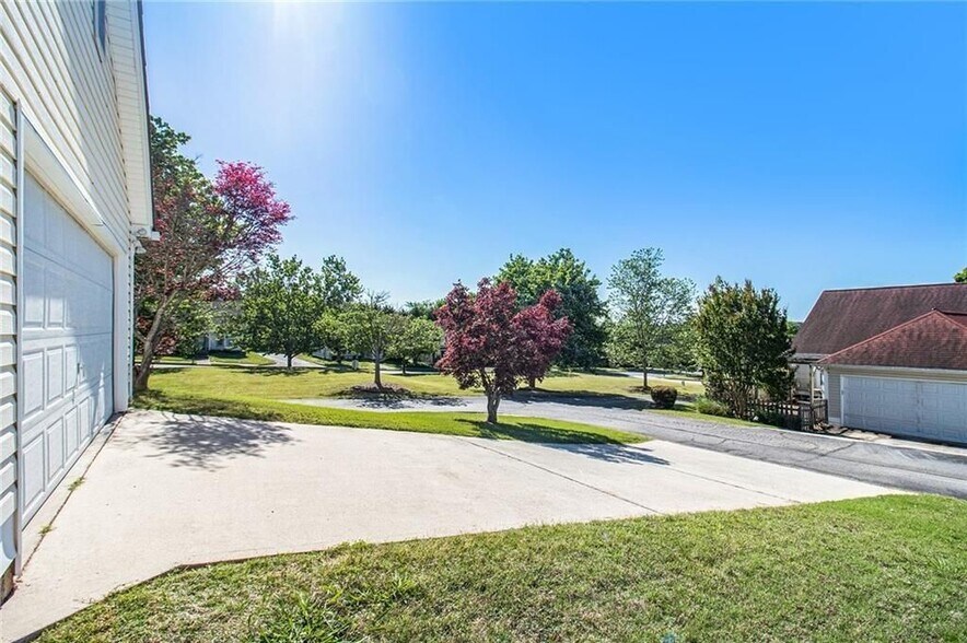 Building Photo - 430 Fairlawn Dr