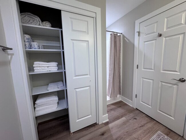 Building Photo - 1249 Kinsmoor Ave