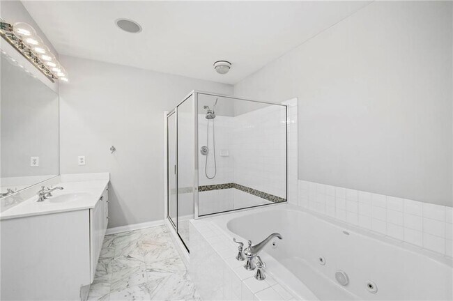 Building Photo - 1735 W Peachtree St NE