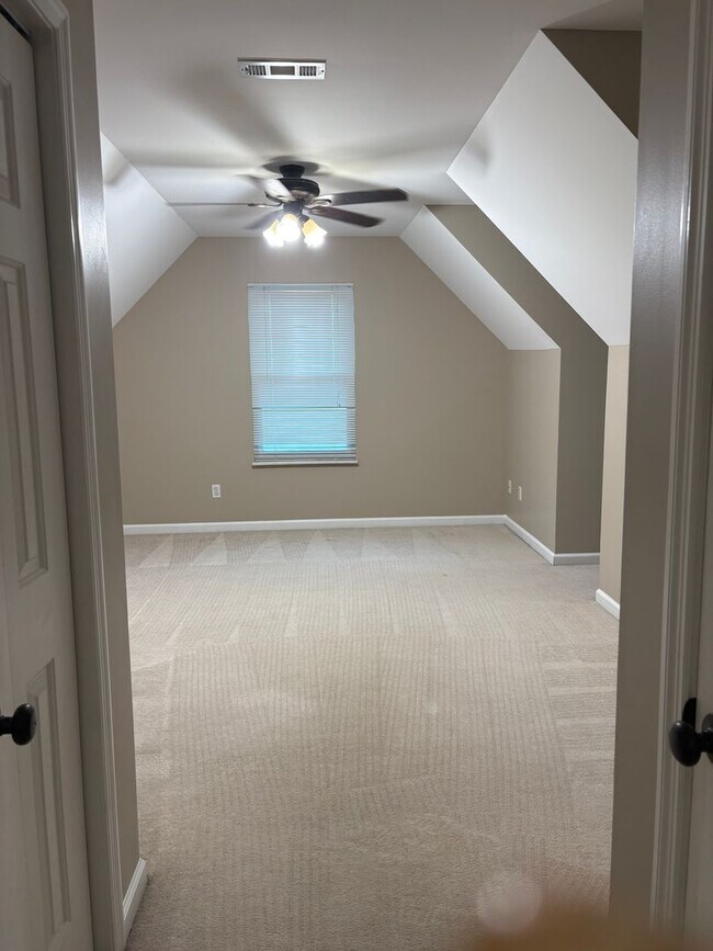 Building Photo - Knoxville 37923 - 3 bedroom, 2.5 bath home...