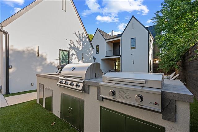 Building Photo - 5839 Richmond Ave