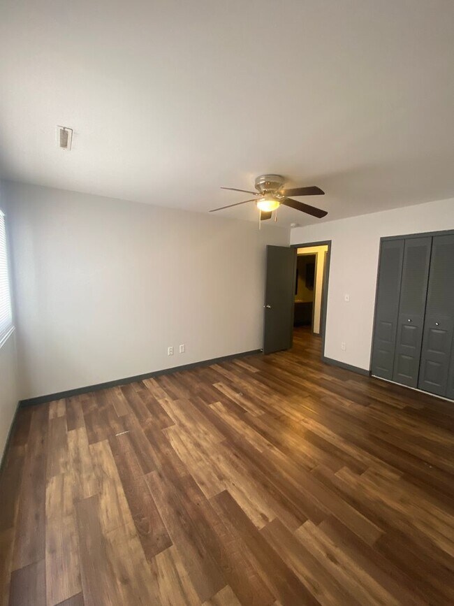 Building Photo - 4861 Tama St SE