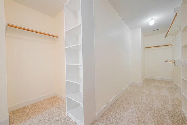 Building Photo - 3722 Main Poplar Dr