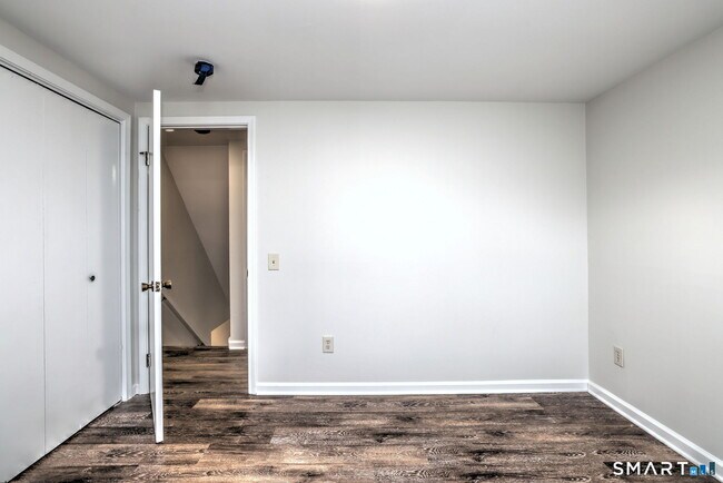 Building Photo - 5160 Madison Ave