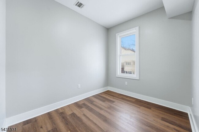Building Photo - 913 S 18th St
