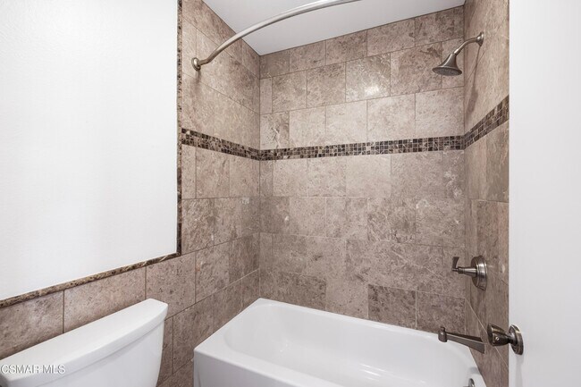Building Photo - 26001 Alizia Canyon Dr