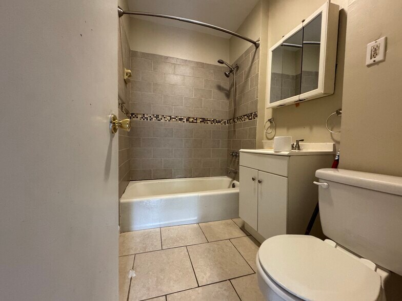 142 W 28th St 2 - 138 W 28th St