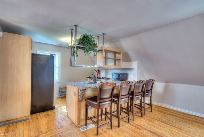 Building Photo - 1 br, 1 bath Condo - 738 Pearl Street