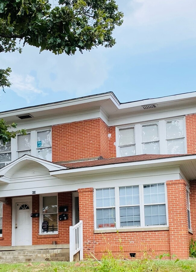 Primary Photo - 410 Egan St