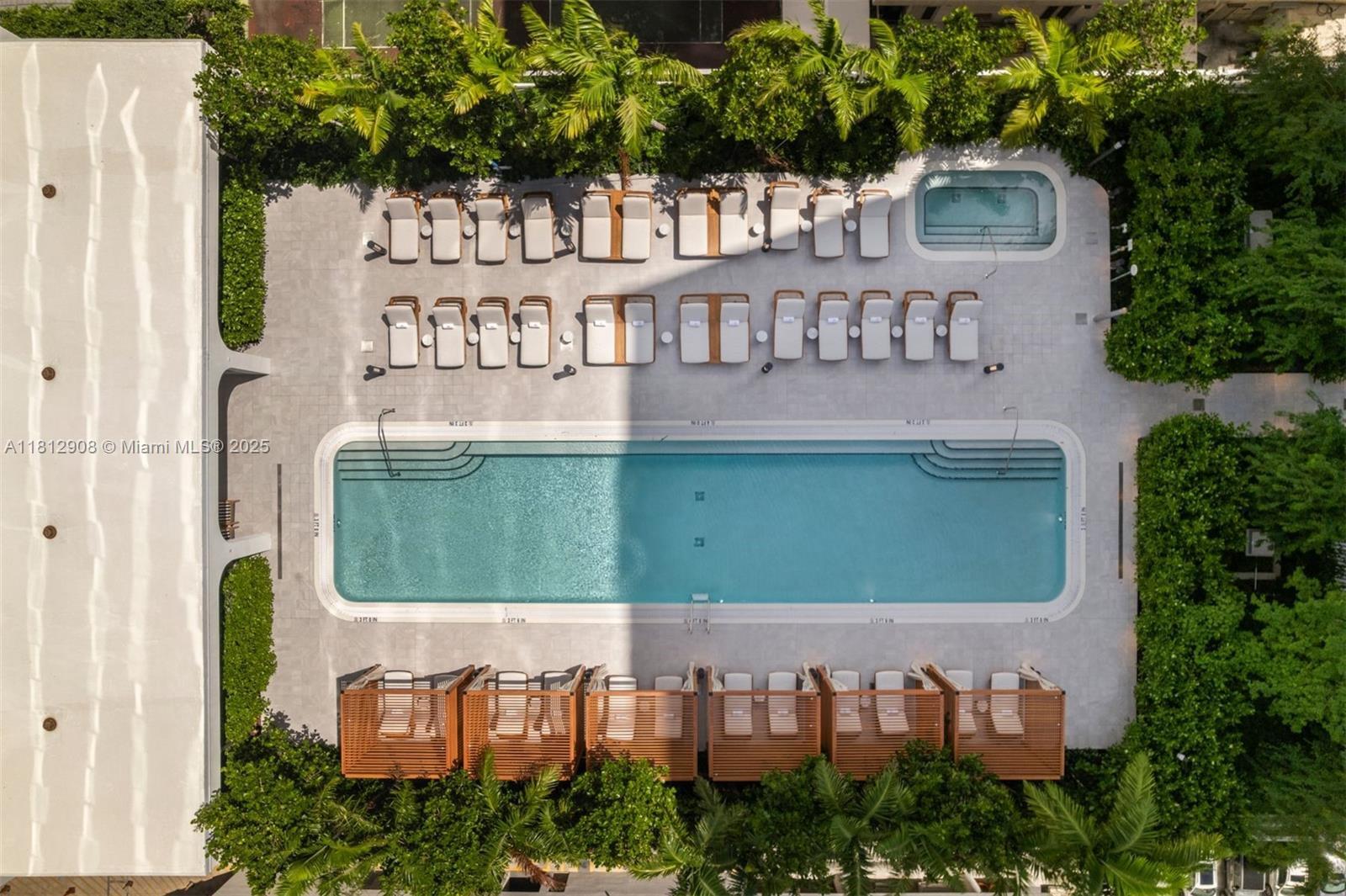 Building Photo - 2655 S Bayshore Dr