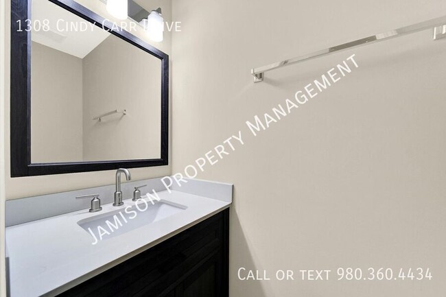 Building Photo - 1308 Cindy Carr Dr