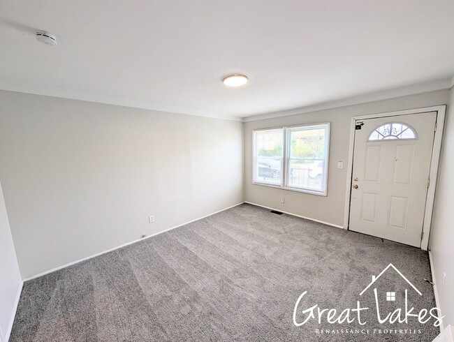 Building Photo - Stunning 2 Bedroom 1 Bathroom now availabl...