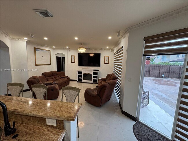 Building Photo - 15375 SW 93rd Ln