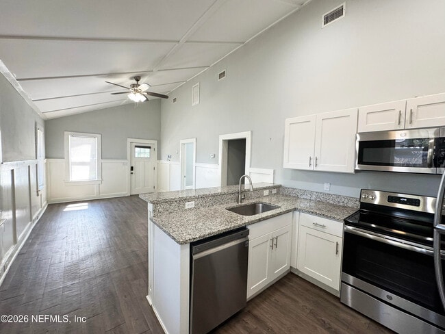 Building Photo - 2745 Gilmore St