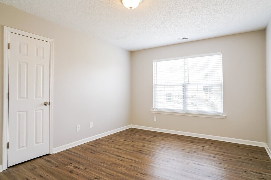 Building Photo - 5008 Marathon Ln