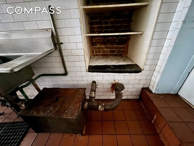 Building Photo - 393 Classon Ave