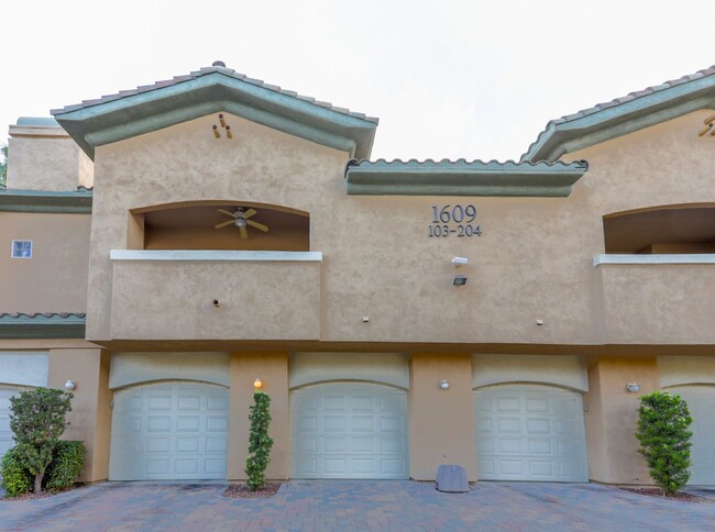 Building Photo - Guard Gated Summerlin 2 Bed Condo