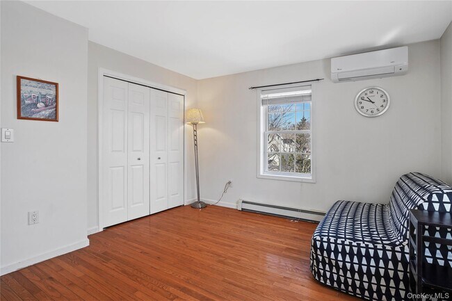 Building Photo - 102 Clinton St