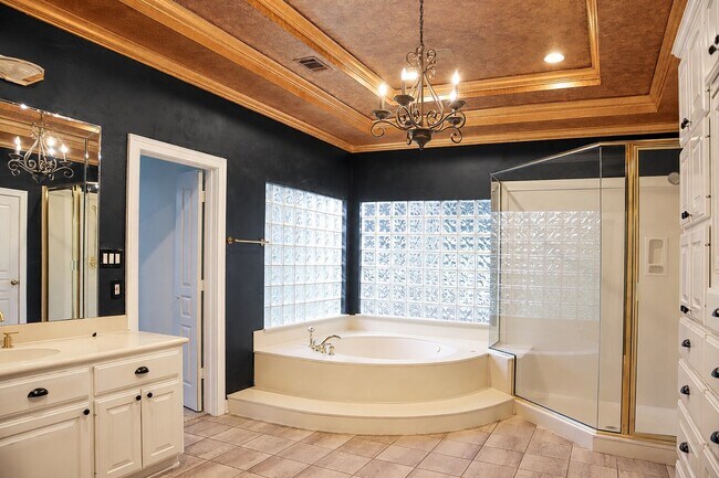 Building Photo - 43 Wincrest Falls Dr