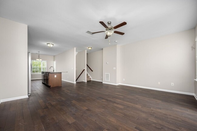 Building Photo - Luxury Townhome at the Boulevard