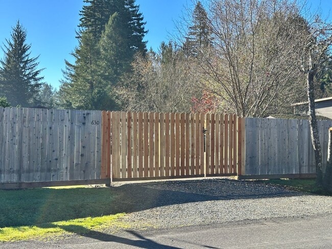 Building Photo - Sunny Fieldbrook 2/1 Stand Alone House – Cat Friendly