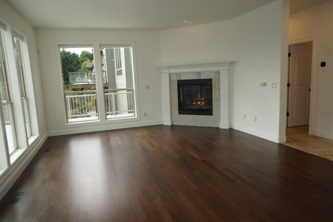 Building Photo - Exquisite NW Portland 4 bedroom with panoramic views