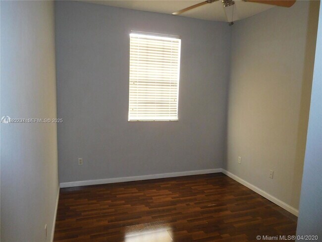 Building Photo - 646 NE 21st Ave