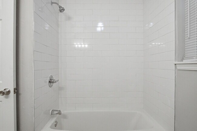 Building Photo - 3717 N Eagle Ln