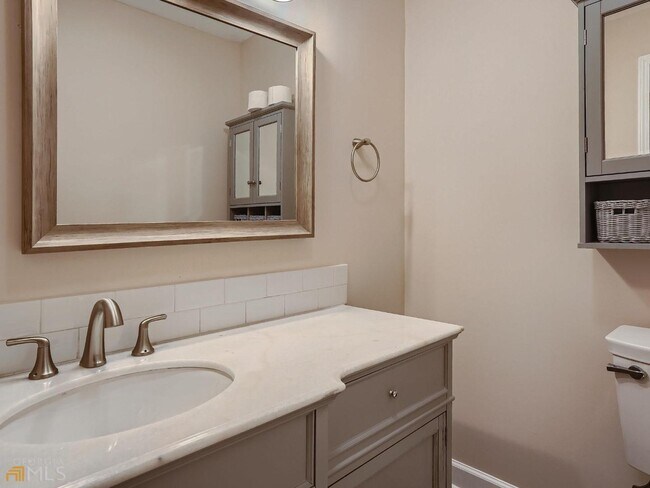 Building Photo - 1263 Oakland Dr SW