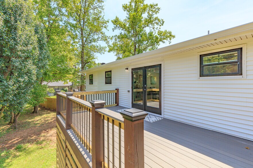 new composite deck - 9227 Amos Road