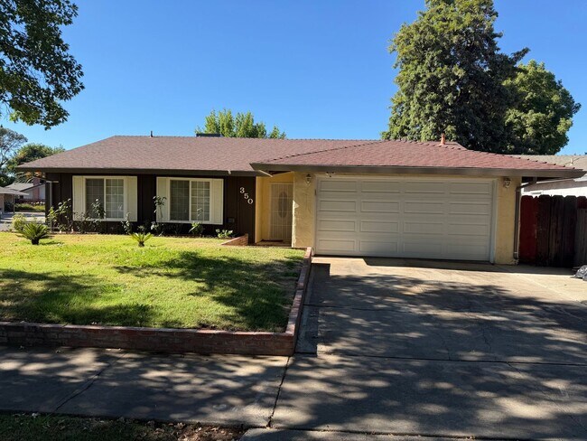 Building Photo - 3 bedroom 2 bath home for rent