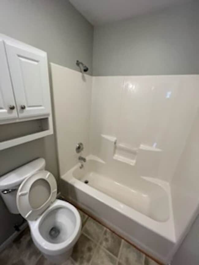 Building Photo - 3 Bed 2 Bath 2 Car Garage plus Bonus Room Available July 31, 2023