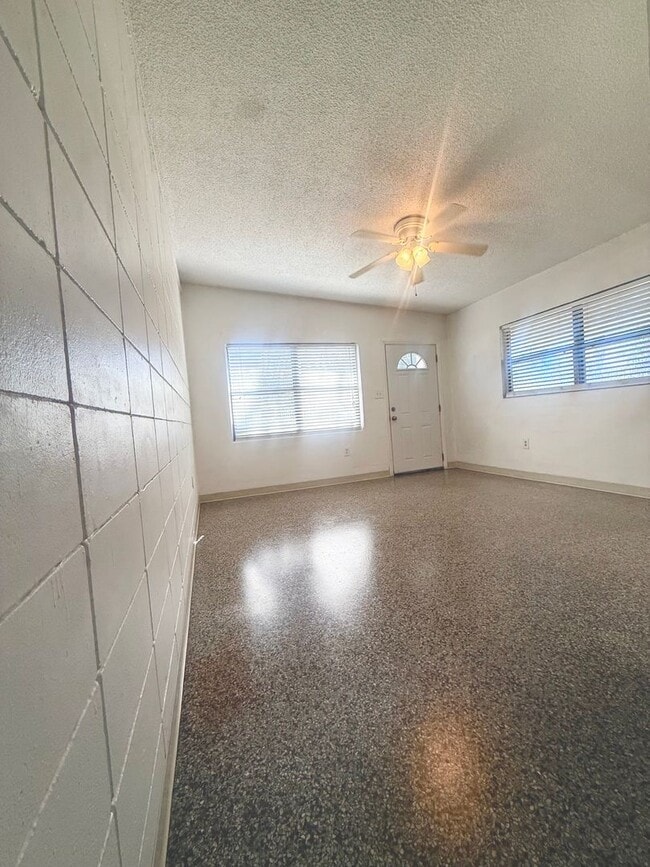 Building Photo - 2207 Vine St