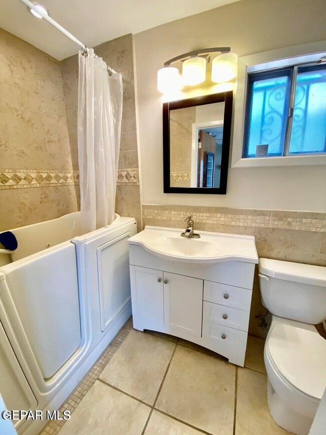 Building Photo - 3213 El Morro Rd