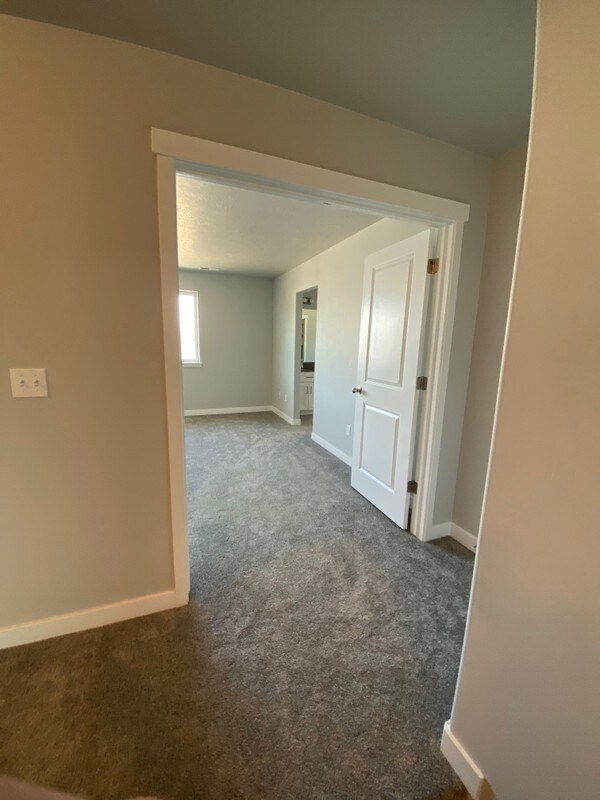 Building Photo - 552 S Dapple Dr