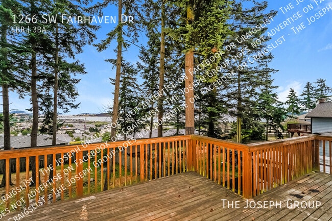 Building Photo - 1266 SW Fairhaven Dr