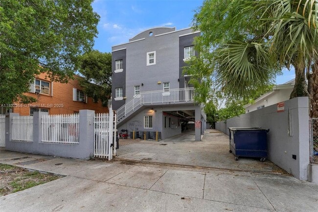 Building Photo - 1421 SW 3rd St