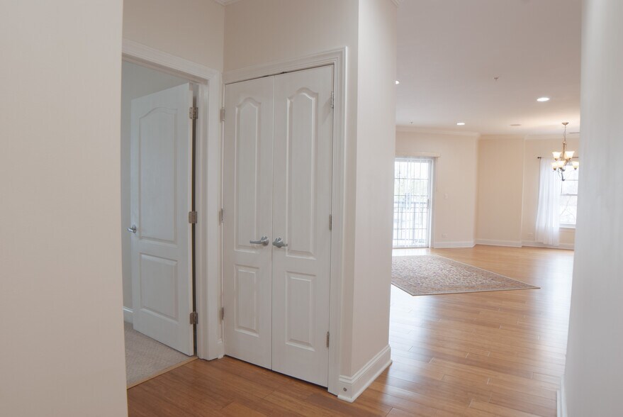 Building Photo - 4953 Oakton St