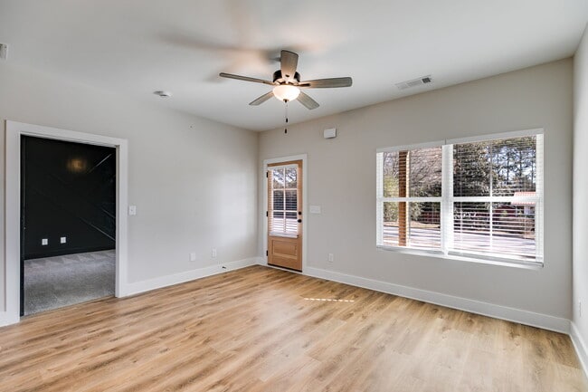 Building Photo - 319 Bledsoe St