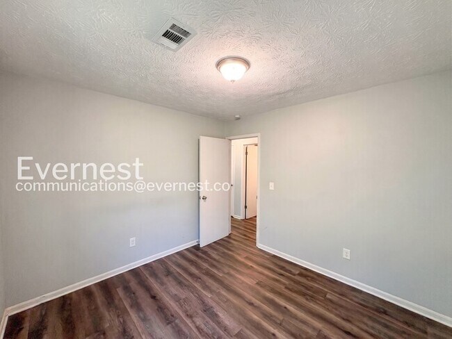 Building Photo - 7800 Park Ln