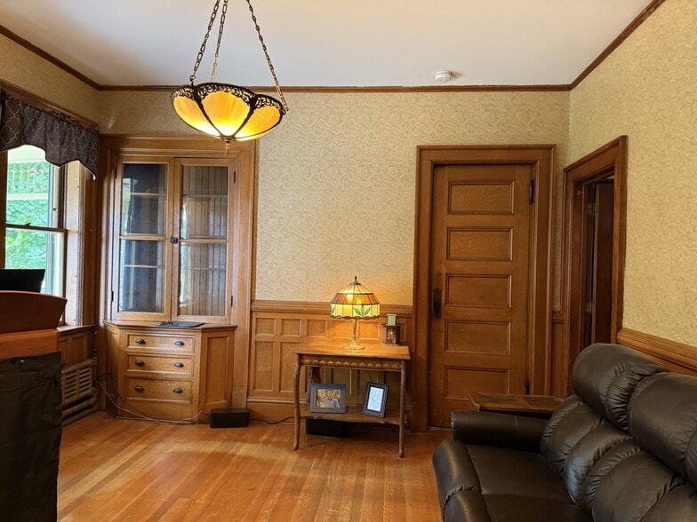 Building Photo - 85 E Spring St